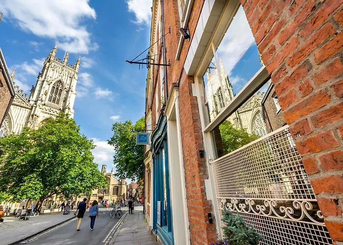 19 High Petergate - Next To York Minster